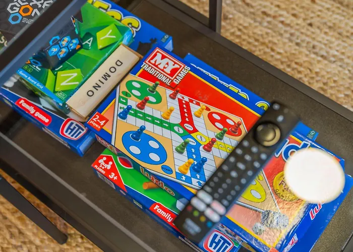 Modern 5 Bedroom Townhouse With Free Parking Глазго