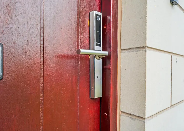 Modern 5 Bedroom Townhouse With Free Parking Ferienhaus Glasgow