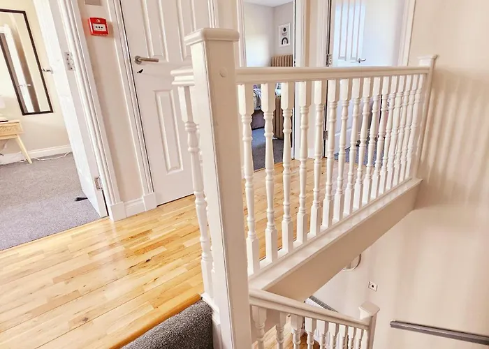 Modern 5 Bedroom Townhouse With Free Parking Дом отдыха Глазго