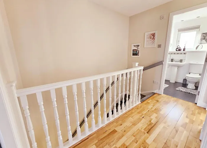 Semesterbostad Modern 5 Bedroom Townhouse With Free Parking Glasgow