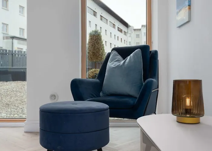 Newly Renovated 3 Bedroom Modern House * Glasgow