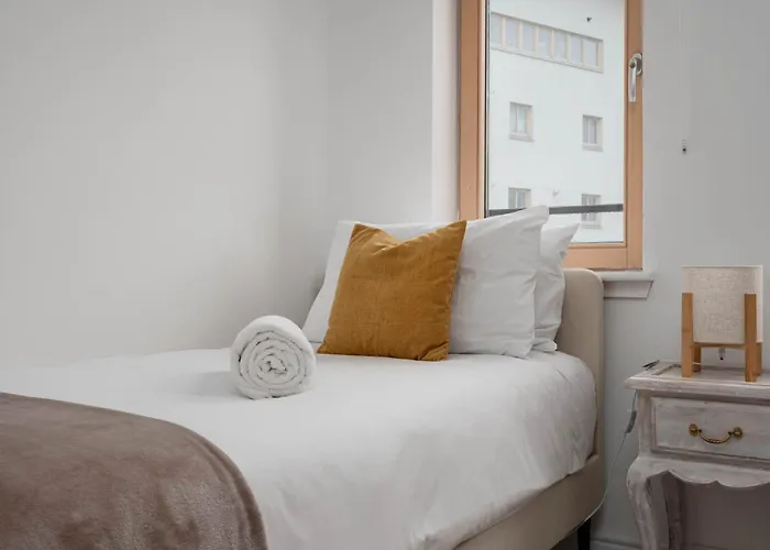 Vakantiehuis Newly Renovated 3 Bedroom Modern House Glasgow