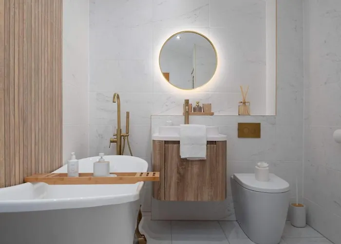 Newly Renovated 3 Bedroom Modern House * Glasgow