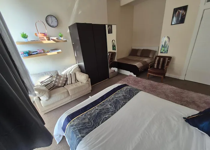 Cosy And Bright 3-bedroom Flat Γλασκώβη