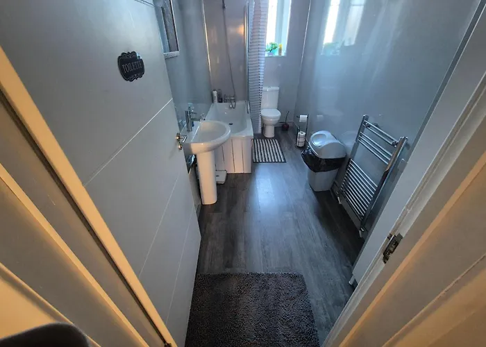 Cosy And Bright 3-bedroom Flat 公寓 *