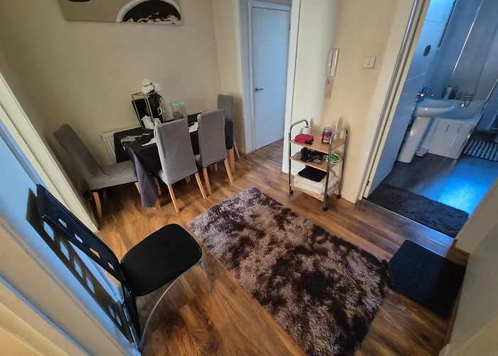 Cosy And Bright 3-bedroom Flat *