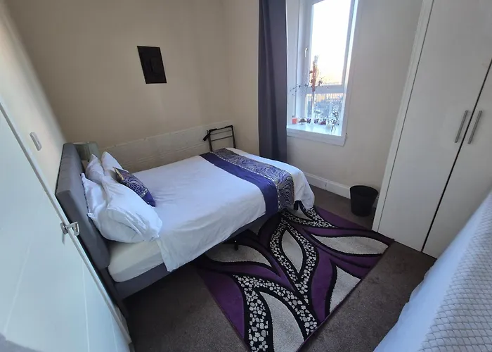 Cosy And Bright 3-bedroom Flat *