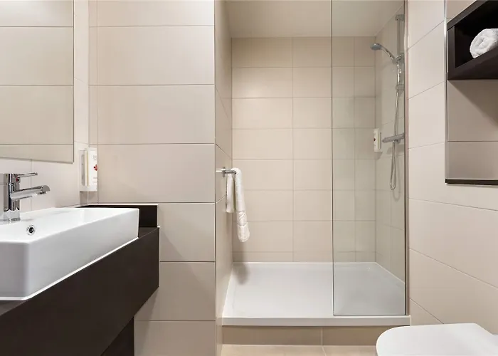 Hotel Ramada By Wyndham East Kilbride 3*