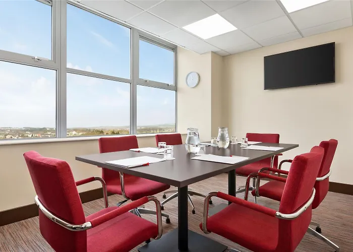 Hotel Ramada By Wyndham East Kilbride 3*