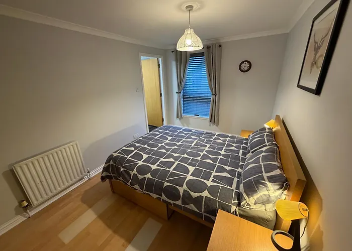 In Heart Of West End- Parking Space- Recent Refurb- Near And Kelvingrove Art Gallery