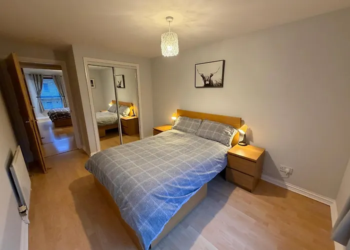 In Heart Of West End- Parking Space- Recent Refurb- Near And Kelvingrove Art Gallery * Glasgow