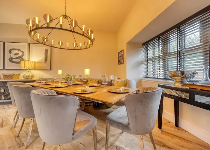 Ferienhaus Beautiful 4 Bed Sandstone *