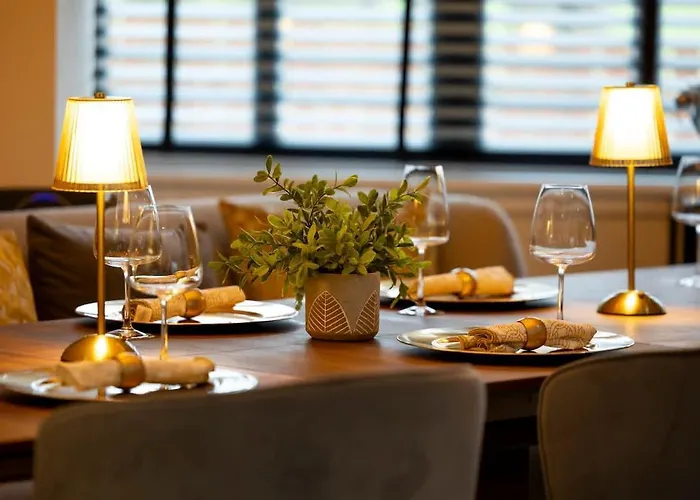 Beautiful 4 Bed Sandstone *