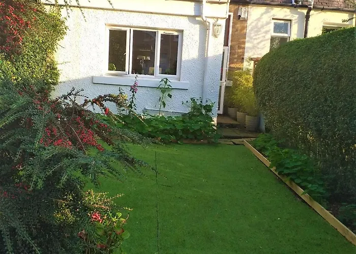 Beautiful Town House In Old Cathcart Village, Semesterbostad *