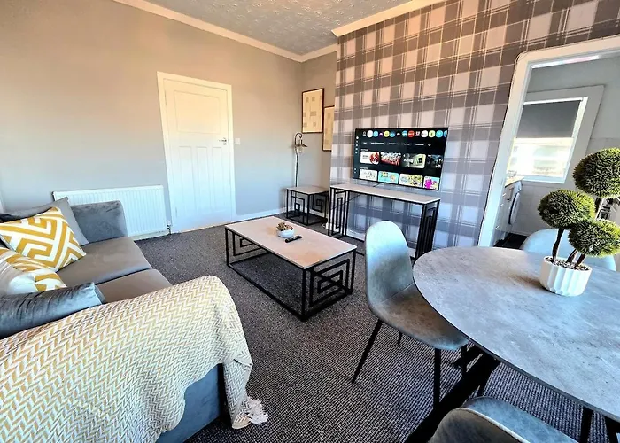 Bright And Cozy 3br Near Hampden Park Feriehus