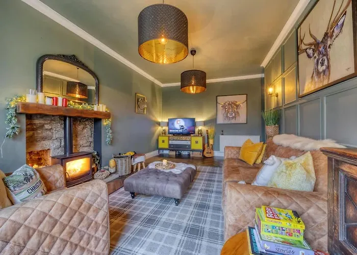 Beautiful 4 Bed Sandstone *