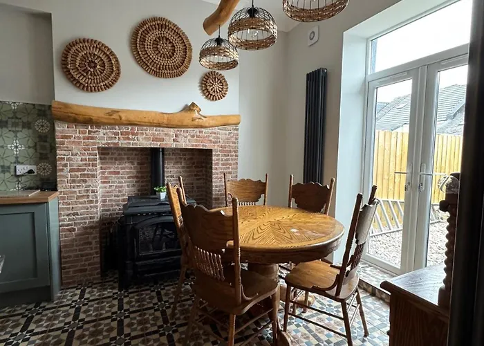 Charming 3-bedroom House Γλασκώβη