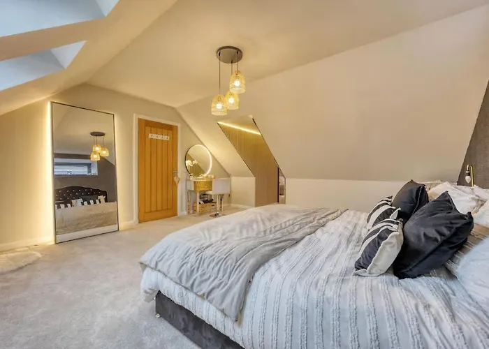 Beautiful 4 Bed Sandstone * Glasgow