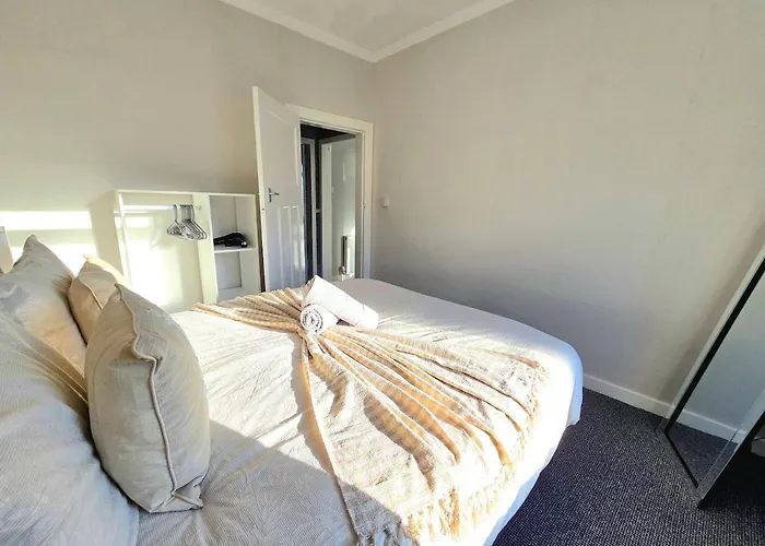 Bright And Cozy 3br Near Hampden Park *