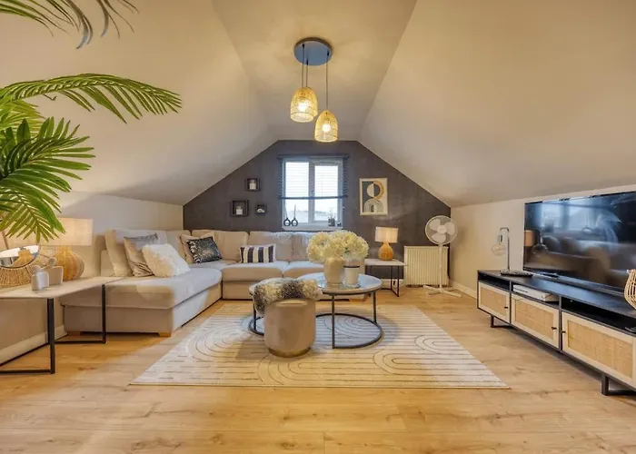 Дом отдыха Beautiful 4 Bed Sandstone Глазго