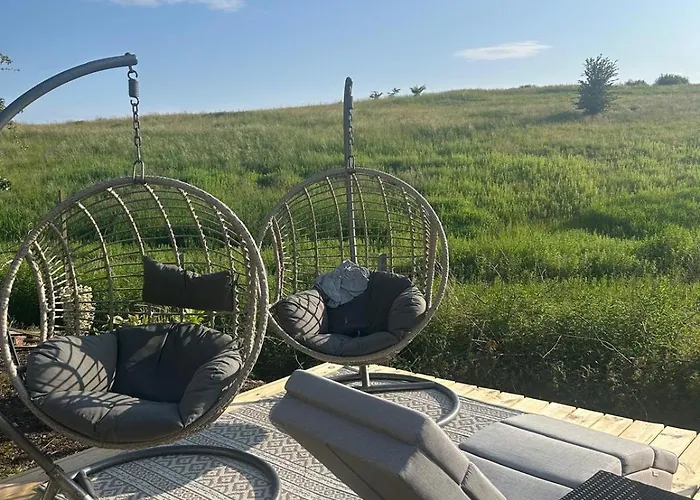 Beautiful 4 Bed Sandstone *