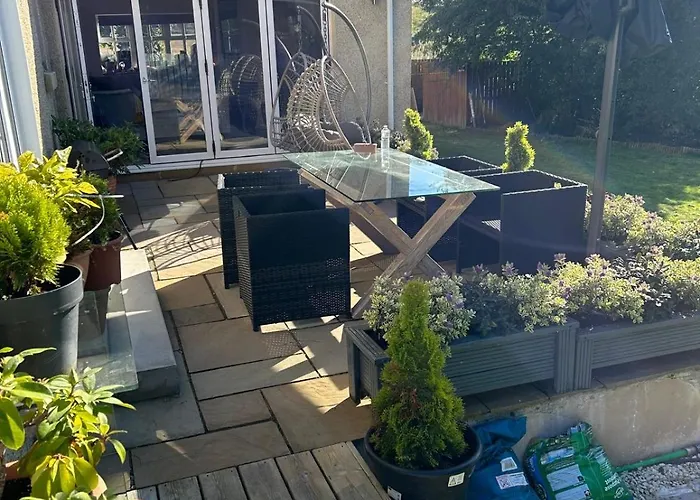 Beautiful 4 Bed Sandstone