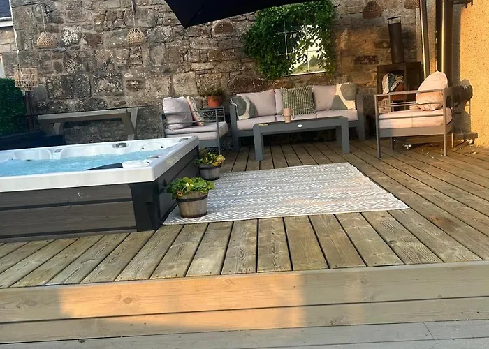 Дом отдыха Beautiful 4 Bed Sandstone Глазго