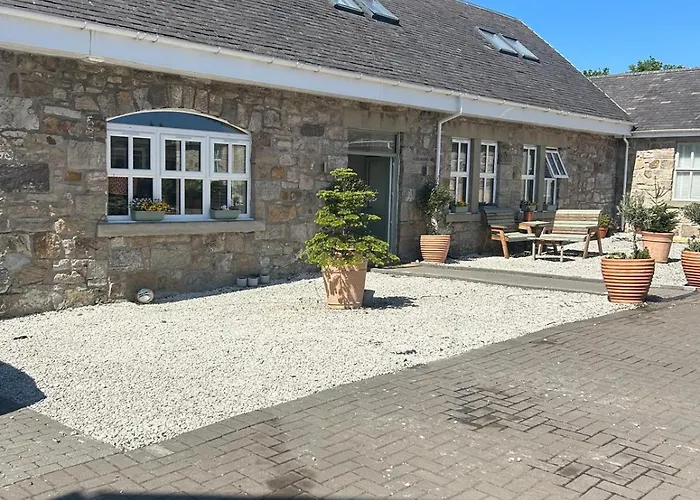 Дом отдыха Beautiful 4 Bed Sandstone