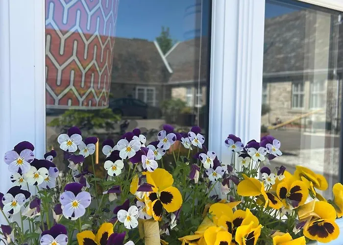 Beautiful 4 Bed Sandstone *