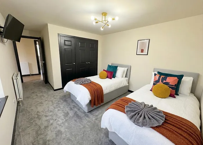 Stylish & Sleeps 7 - Free Parking - Walking Distance To & West End Glasgow