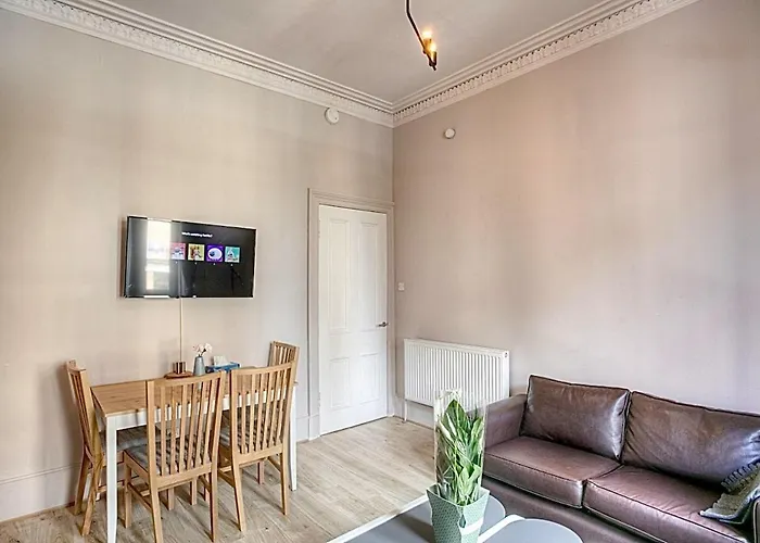 Homely 2 Bed Victorian West End Appartamento