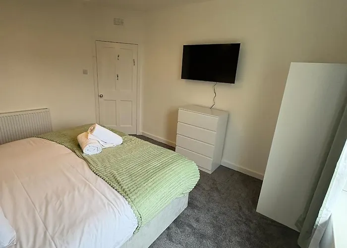 In Glasgow3br -ziplinks - Sleeps 6 G51 Glasgow