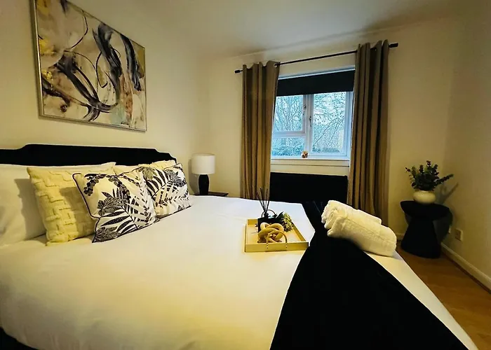 Modern 2 Bedroom Ground Floor Near Centre *