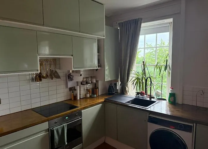 Stylish 2 Bedroom West End Flat