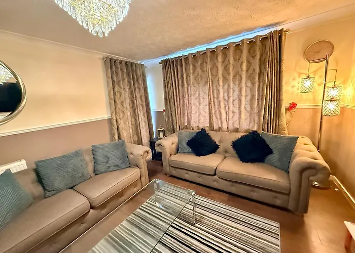 Апартаменты Likewise Modern Two Bedrooms For 4 In Area