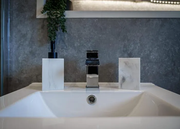 1br Shawlands Walk To Queens Park With Parking