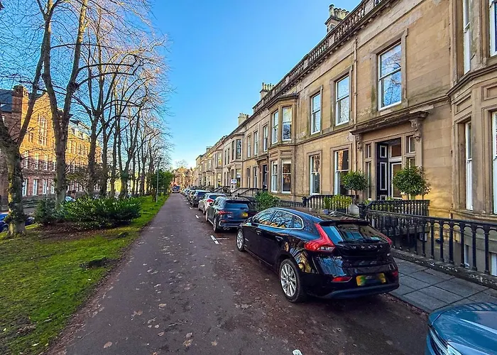 Spacious Three Storey West End - 3 Bedroom * Glasgow