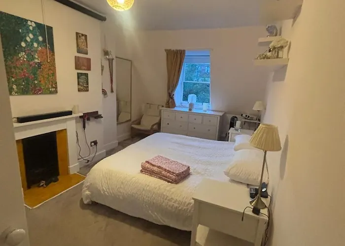 Апартаменты Stylish 2 Bedroom West End Flat *