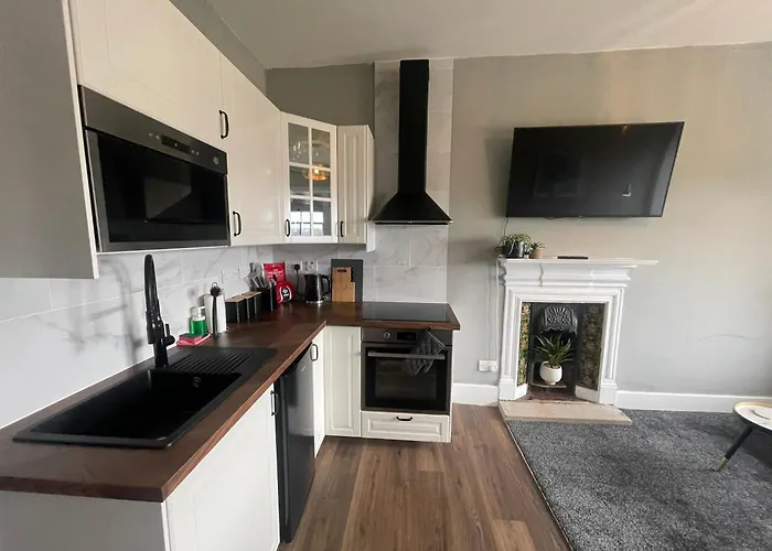 The West Nest For Six - Pass The Keys Glasgow