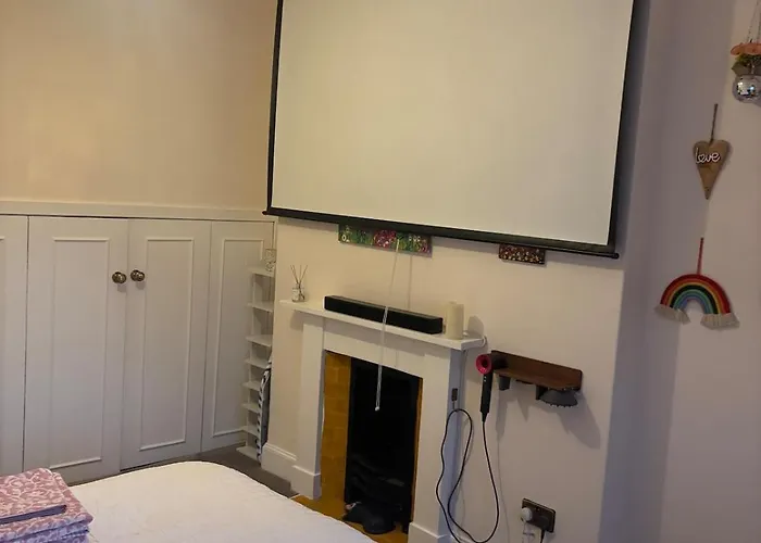 Stylish 2 Bedroom West End Flat * Глазго