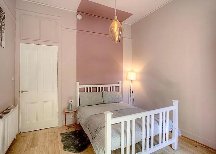 Homely 2 Bed Victorian West End * Глазго