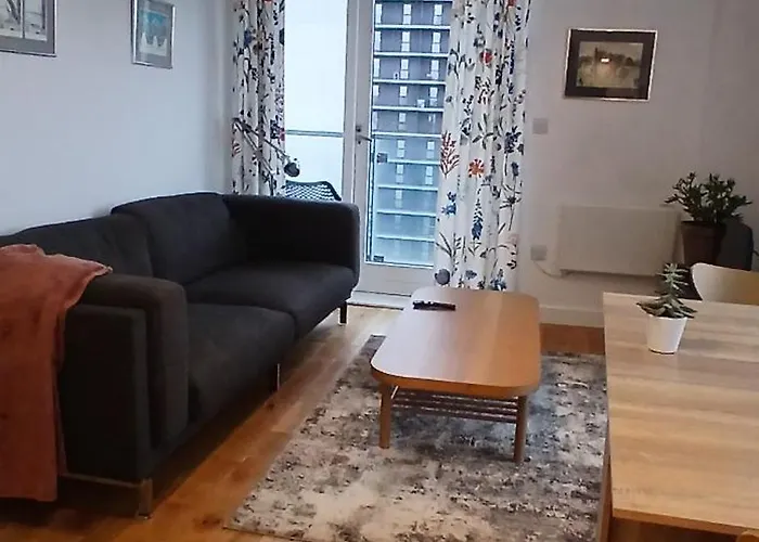 Executive Riverside With Workspace & Fast Wifi