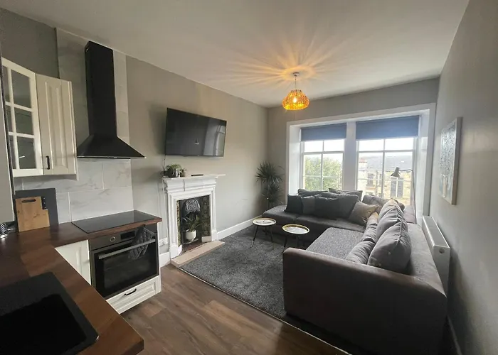 The West Nest For Six - Pass The Keys * Glasgow