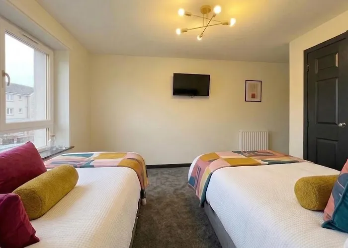 Stylish & Sleeps 7 - Free Parking - Walking Distance To & West End Apartamento