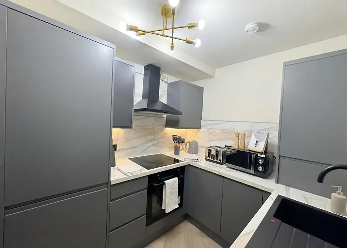 Stylish & Sleeps 7 - Free Parking - Walking Distance To & West End Lejlighed