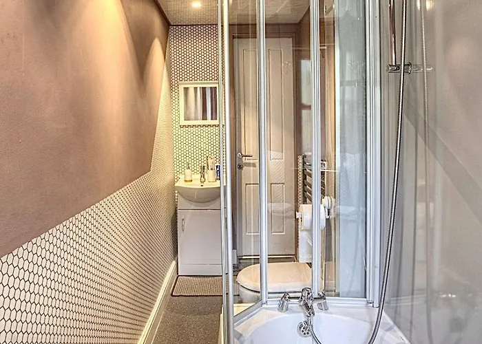 Апартаменты Homely 2 Bed Victorian West End