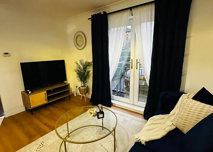 Modern 2 Bedroom Ground Floor Near Centre Glasgow