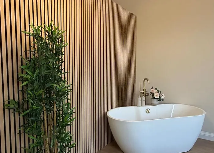 Romantic Brand New Flat, Centre