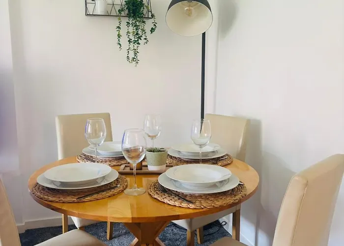 Modern Ground Floor 2 Bed Secure Parking & Perfect For City- Celticemirates Stadium