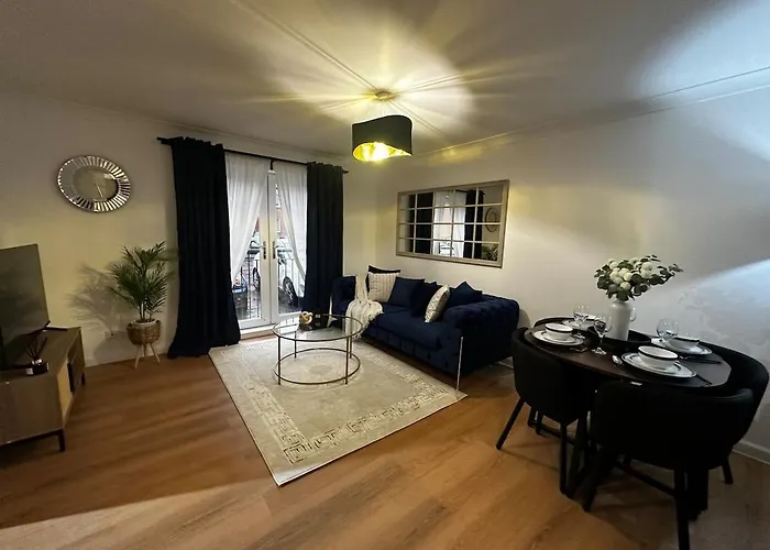 Modern 2 Bedroom Ground Floor Near Centre Appartement *